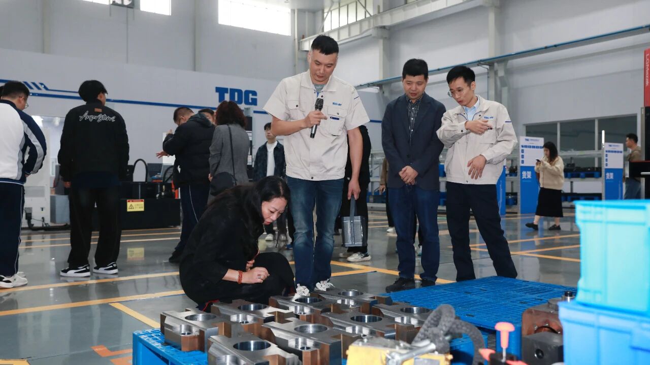 1762504321959207.jpg 8bb42eb6f6e5778825f45f70978c7176.jpg